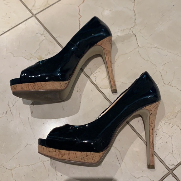 Very SEXY patent leather heels by GUESS - Picture 3 of 4